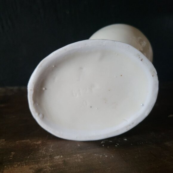 Vintage Accordion Player Porcelain Figurine with Cracked Egg Planter - Picture 9 of 12